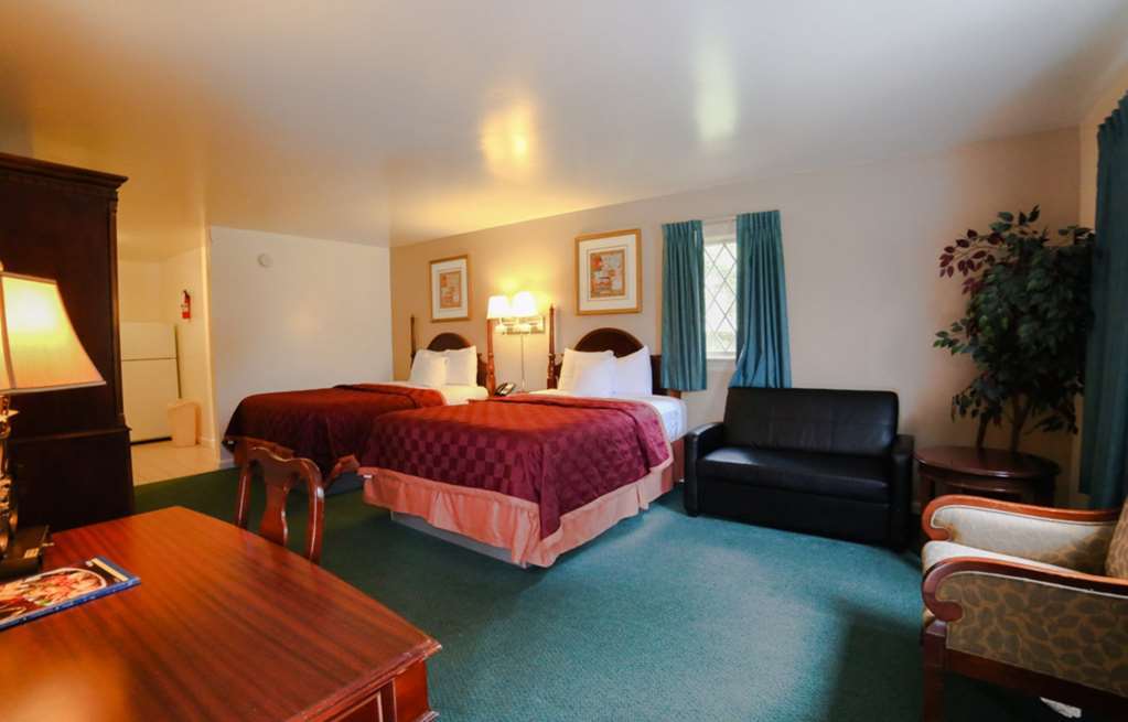 Elizabethan Inn Manteo Room photo